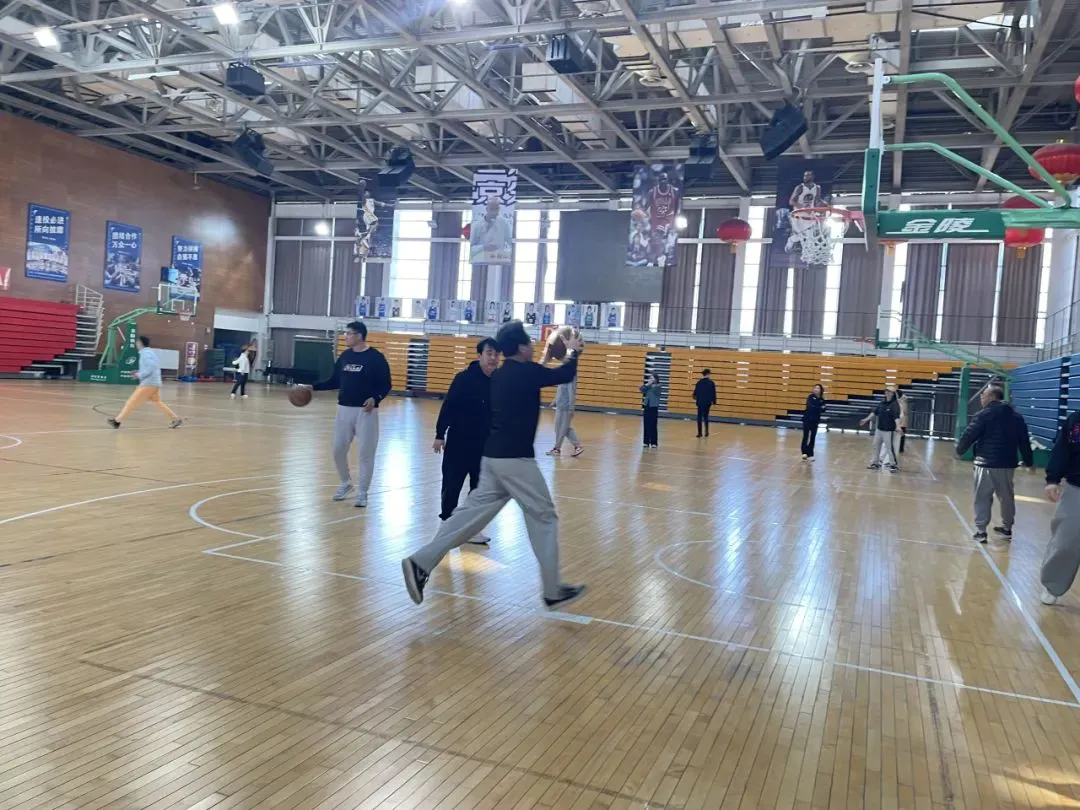 为什么模范教练对篮球发展至关重要_0
